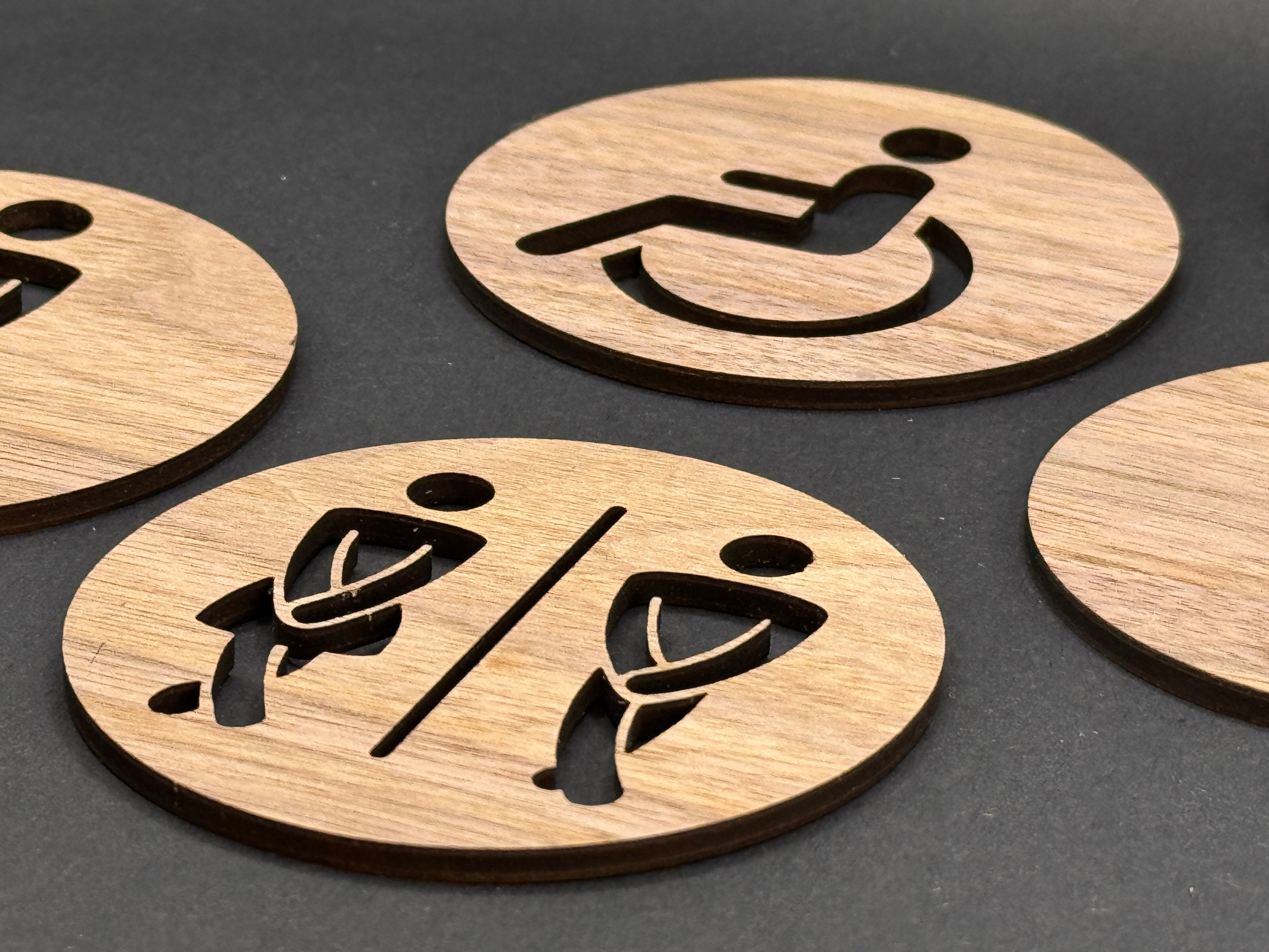 Holz-Toilettenschilder „Dringend!“-Design – WC-Schilder für Damen, Herren & Unisex