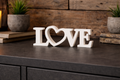LOVE Schriftzug mit Herz – Moderne Wohndeko